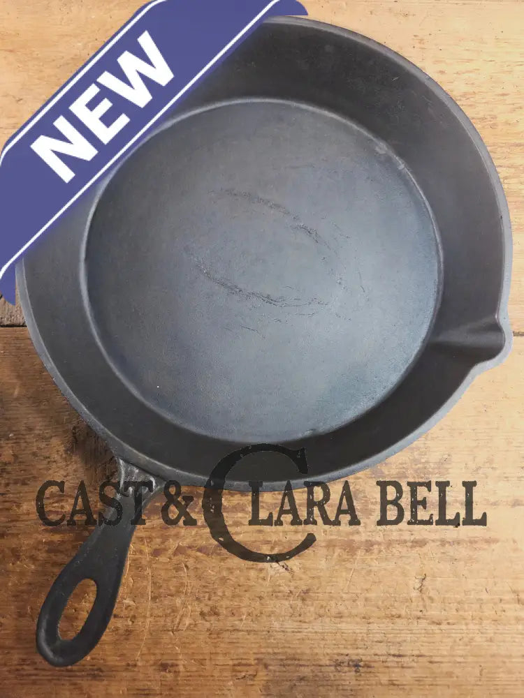 Antique elegant gate-marked unknown #10 skillet. Amazing condition Est 1880’s Era. Flat handle raised #10 Pattern