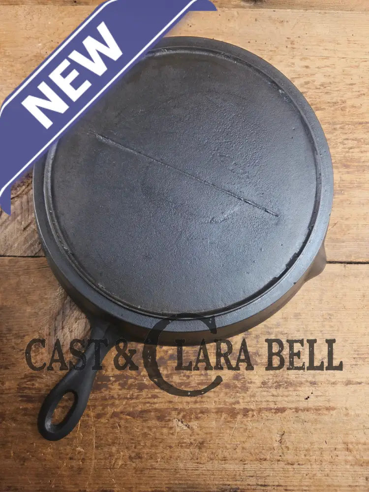 Antique elegant gate-marked unknown #10 skillet. Amazing condition Est 1880’s Era. Flat handle raised #10 Pattern