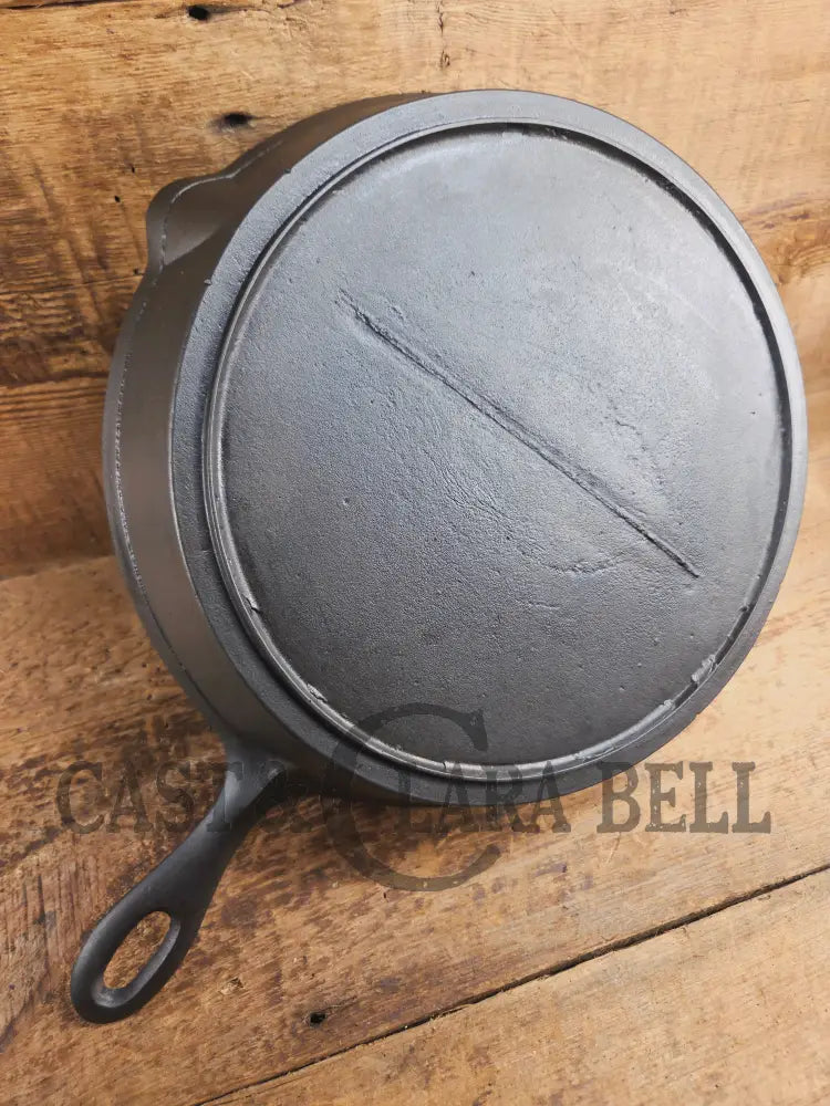 Antique elegant gate-marked unknown #10 skillet. Amazing condition Est 1880’s Era. Flat handle raised #10 Pattern