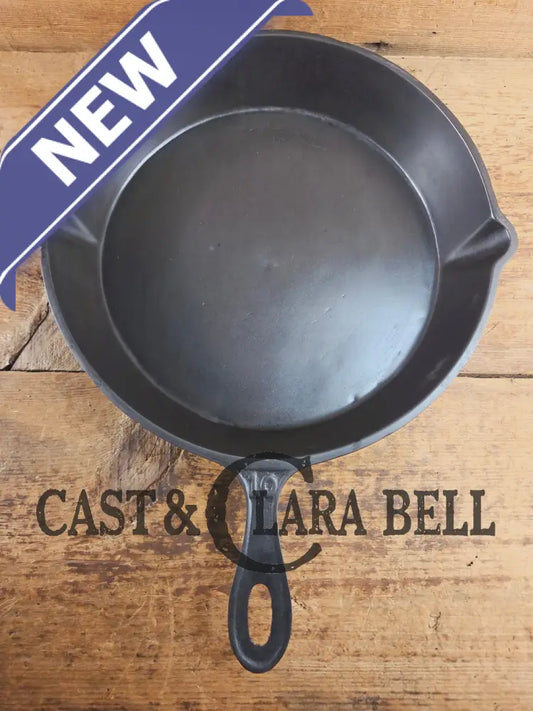 Antique elegant gate-marked unknown #10 skillet. This is GORGEOUS. Est 1880’s Era. Flat handle raised #10 Pattern.