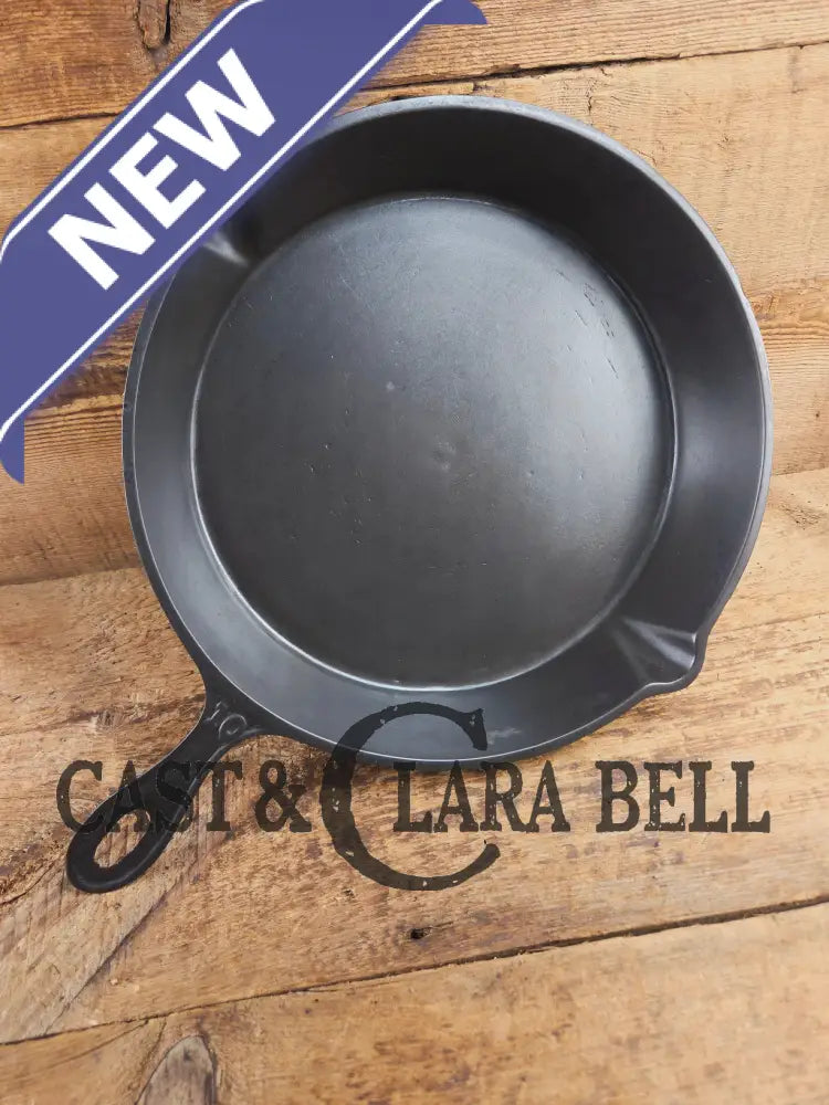 Antique elegant gate-marked unknown #10 skillet. This is GORGEOUS. Est 1880’s Era. Flat handle raised #10 Pattern.