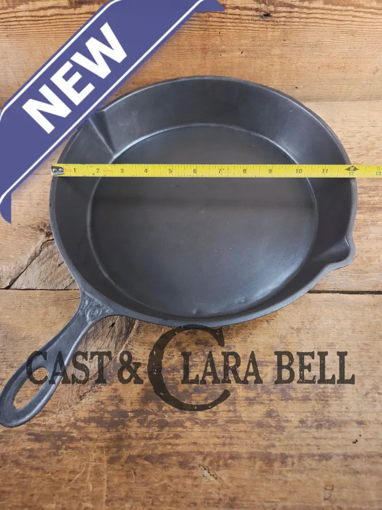 Antique elegant gate-marked unknown #10 skillet. This is GORGEOUS. Est 1880’s Era. Flat handle raised #10 Pattern.