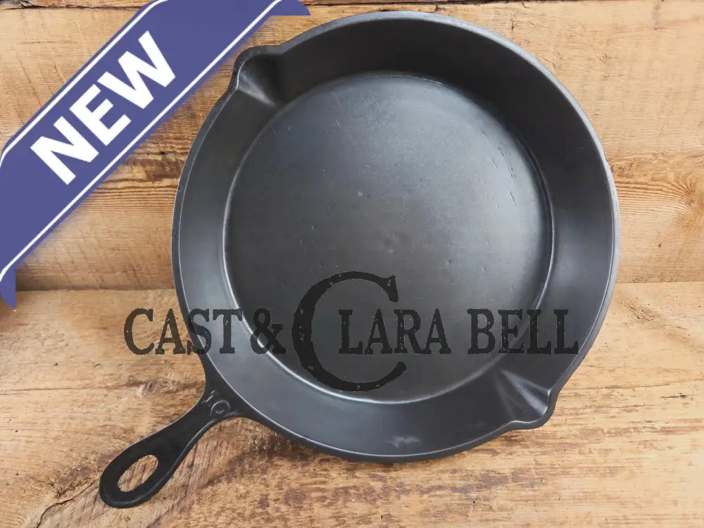 Antique elegant gate-marked unknown #10 skillet. This is GORGEOUS. Est 1880’s Era. Flat handle raised #10 Pattern.