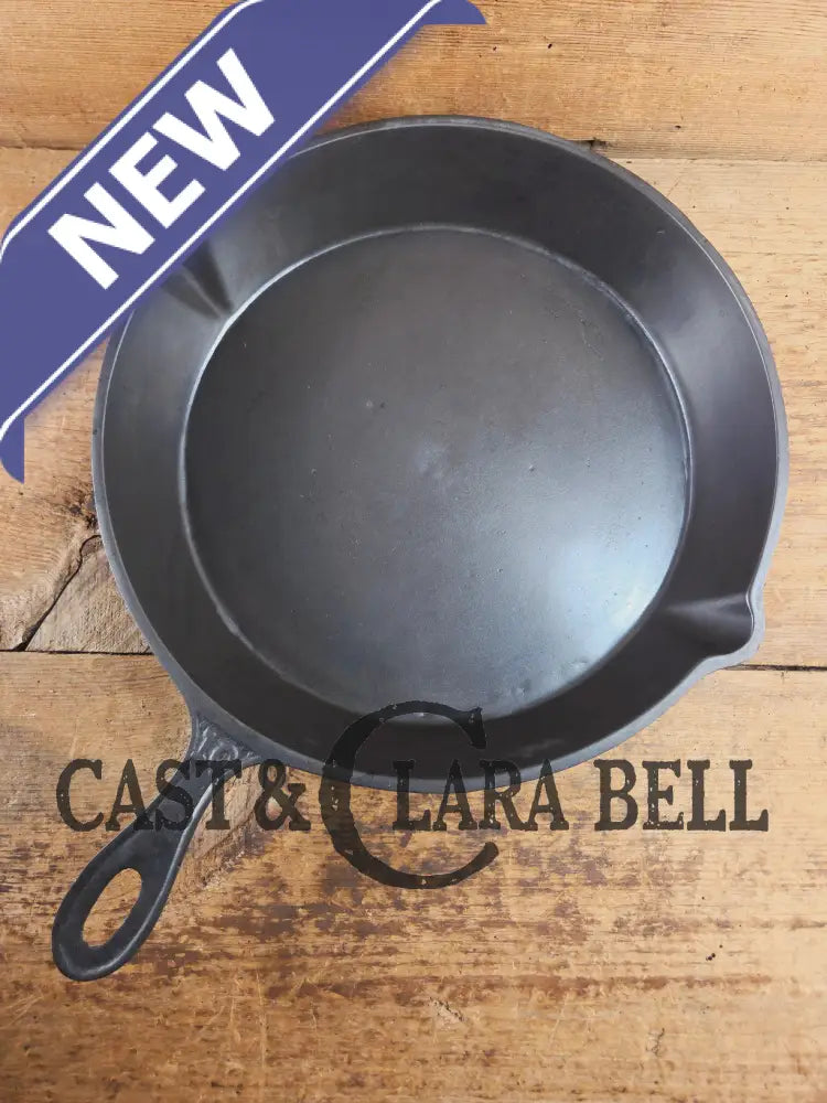 Antique elegant gate-marked unknown #10 skillet. This is GORGEOUS. Est 1880’s Era. Flat handle raised #10 Pattern.