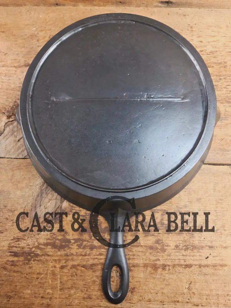 Antique elegant gate-marked unknown #10 skillet. This is GORGEOUS. Est 1880’s Era. Flat handle raised #10 Pattern.