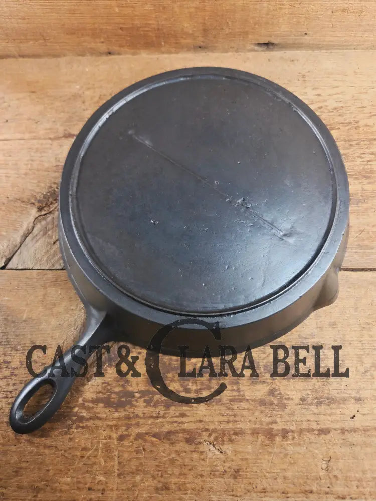 Antique elegant gate-marked unknown #10 skillet. This is GORGEOUS. Est 1880’s Era. Flat handle raised #10 Pattern.
