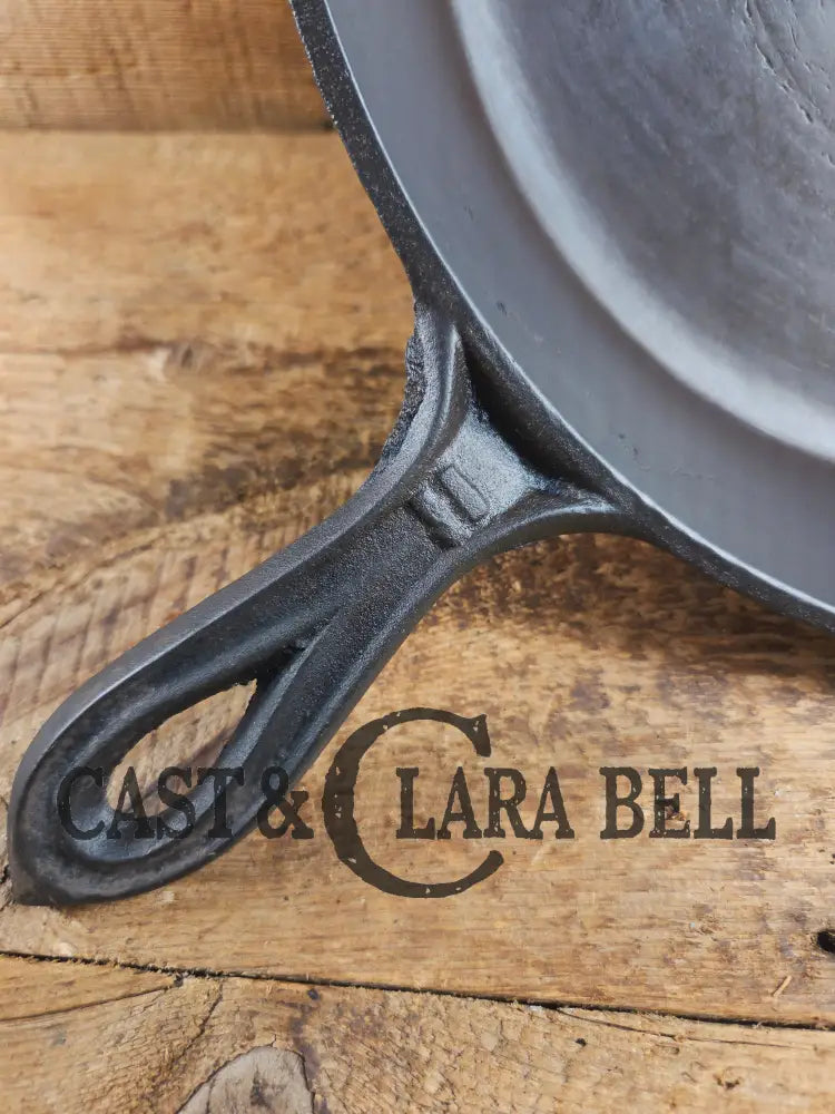 Antique elegant gate-marked unknown #11 deep skillet. Awesome piece of history 1880’s Era. Semi fancy handle possible