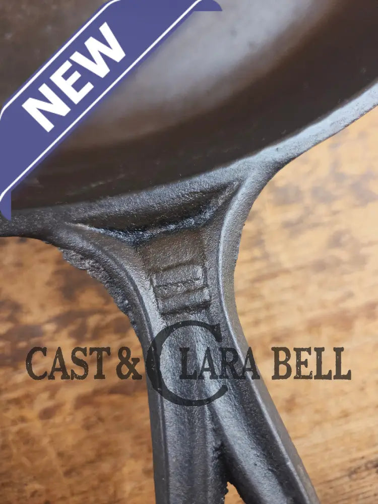 Antique elegant gate-marked unknown #11 deep skillet. Awesome piece of history 1880’s Era. Semi fancy handle possible