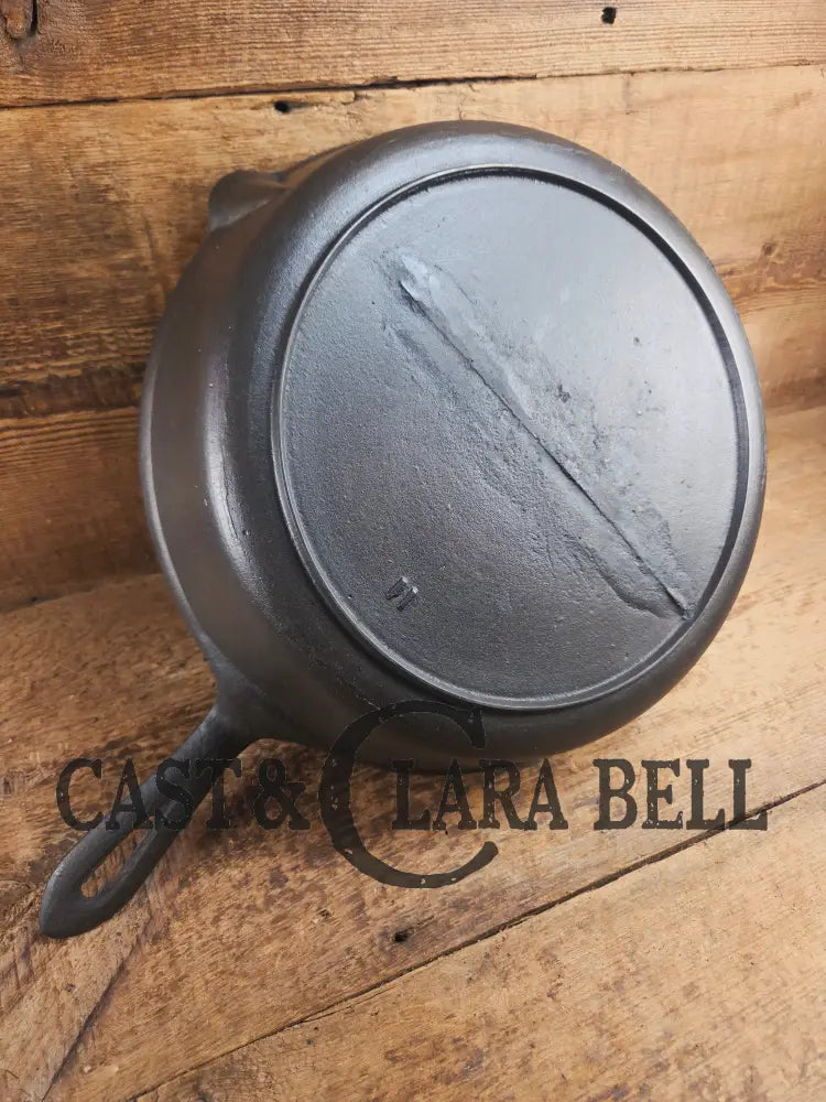 Antique elegant gate-marked unknown #11 deep skillet. This is GORGEOUS. Est 1880’s Era. Semi fancy handle possible Ohio