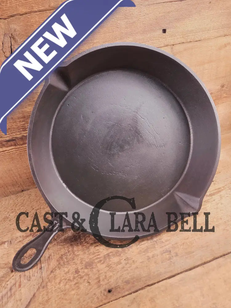 Antique elegant gate-marked unknown #11 skillet. Amazing condition Est 1880’s Era. Flat handle raised #11 Pattern