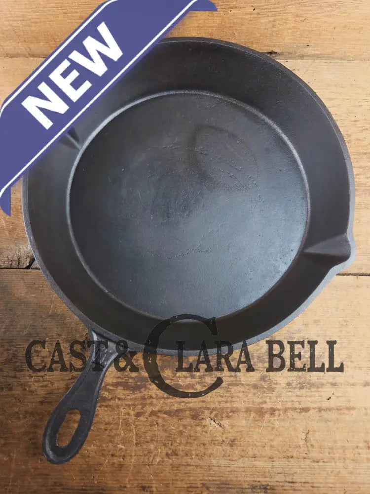 Antique elegant gate-marked unknown #11 skillet. Amazing condition Est 1880’s Era. Flat handle raised #11 Pattern