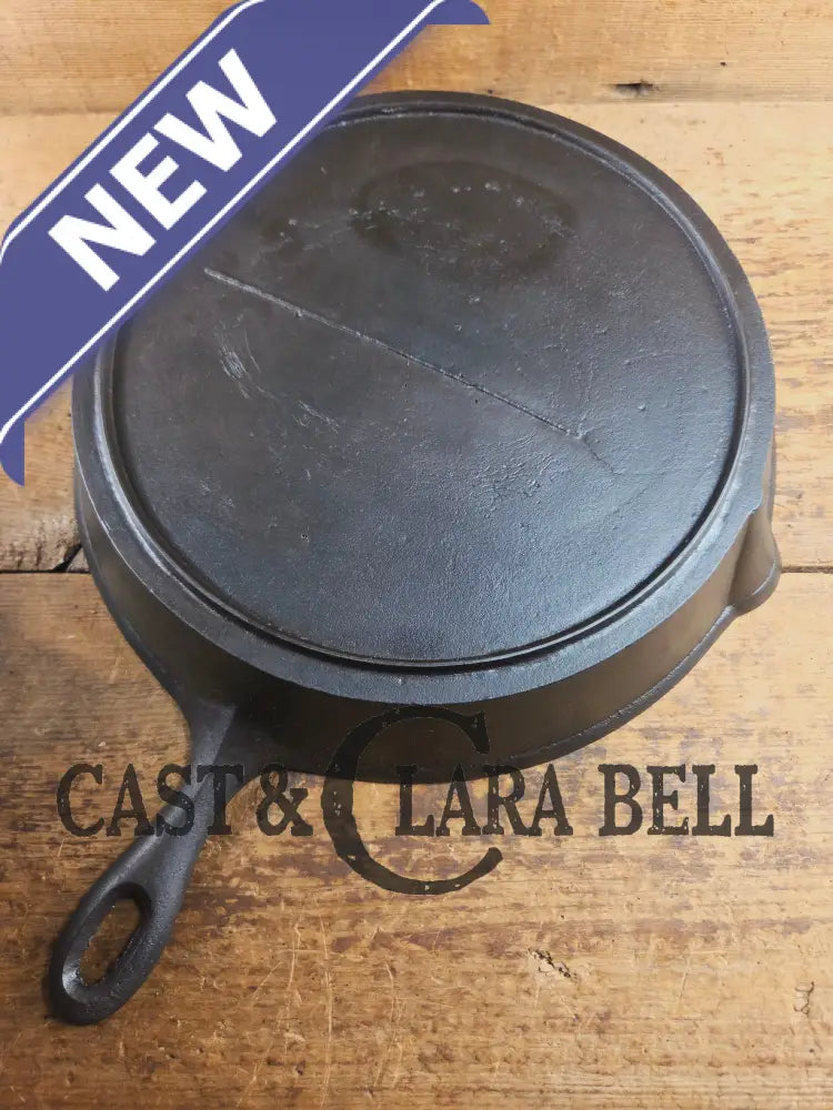 Antique elegant gate-marked unknown #11 skillet. Amazing condition Est 1880’s Era. Flat handle raised #11 Pattern