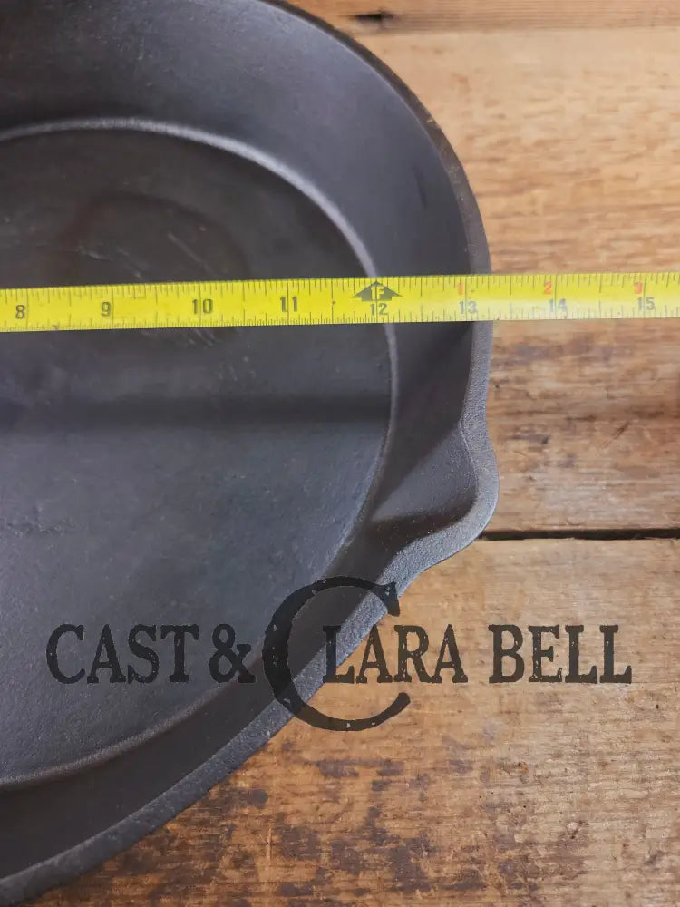 Antique elegant gate-marked unknown #11 skillet. Amazing condition Est 1880’s Era. Flat handle raised #11 Pattern