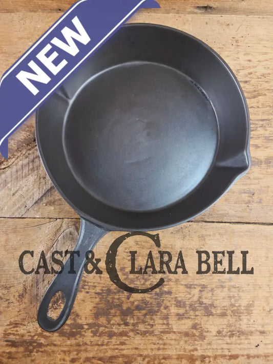Antique elegant gate-marked unknown #7 skillet. Wonderfully preserved. Est 1880’s Era. Flat handle #7 Pattern. Skillet