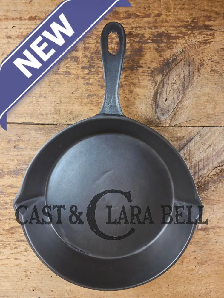 Antique elegant gate-marked unknown #7 skillet. Wonderfully preserved. Est 1880’s Era. Flat handle #7 Pattern. Skillet