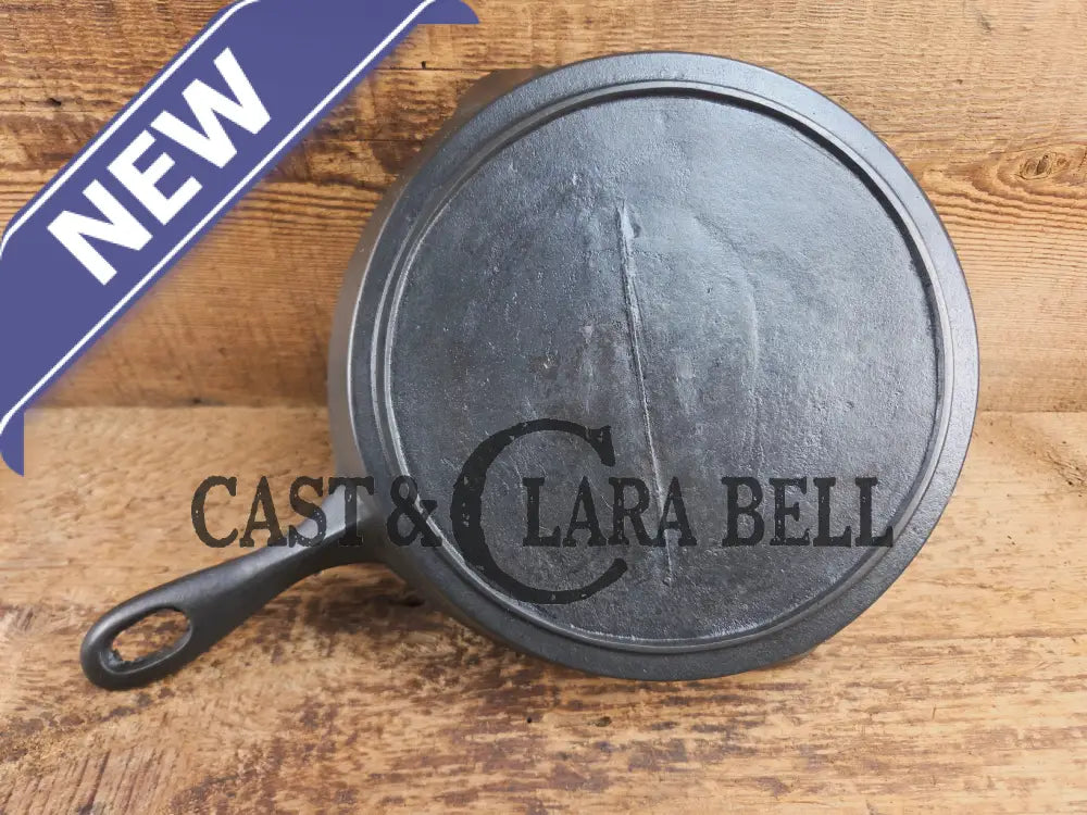 Antique elegant gate-marked unknown #7 skillet. Wonderfully preserved. Est 1880’s Era. Flat handle #7 Pattern. Skillet