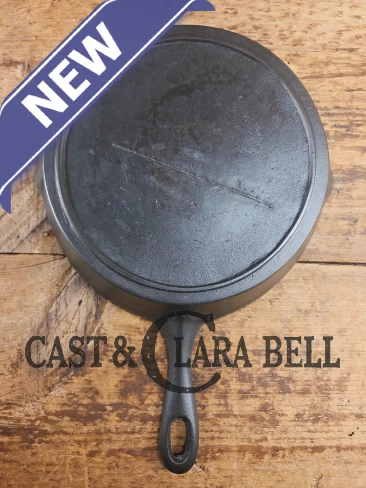 Antique elegant gate-marked unknown #7 skillet. Wonderfully preserved. Est 1880’s Era. Flat handle #7 Pattern. Skillet