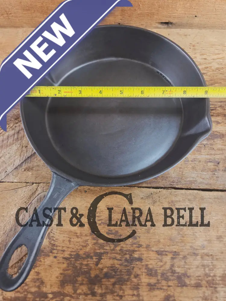 Antique elegant gate-marked unknown #7 skillet. Wonderfully preserved. Est 1880’s Era. Flat handle #7 Pattern. Skillet