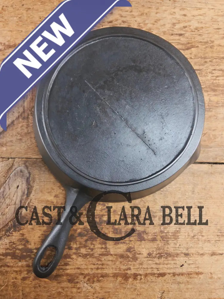 Antique elegant gate-marked unknown #7 skillet. Wonderfully preserved. Est 1880’s Era. Flat handle #7 Pattern. Skillet