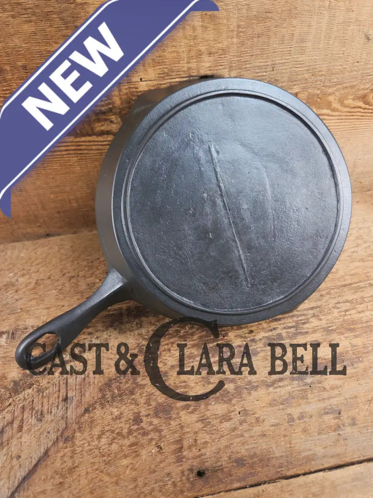 Antique elegant gate-marked unknown #7 skillet. Wonderfully preserved. Est 1880’s Era. Flat handle #7 Pattern. Skillet
