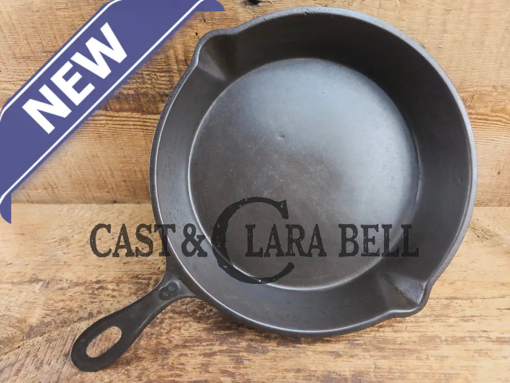 Antique elegant gate-marked unknown #8 skillet. Awesome piece of history Est 1880’s Era. Flat handle raised #8 Pattern.