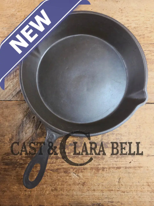 Antique elegant gate-marked unknown #8 skillet. Awesome piece of history Est 1880’s Era. Flat handle raised #8 Pattern.