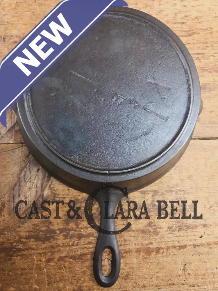 Antique elegant gate-marked unknown #8 skillet. Awesome piece of history Est 1880’s Era. Flat handle raised #8 Pattern.