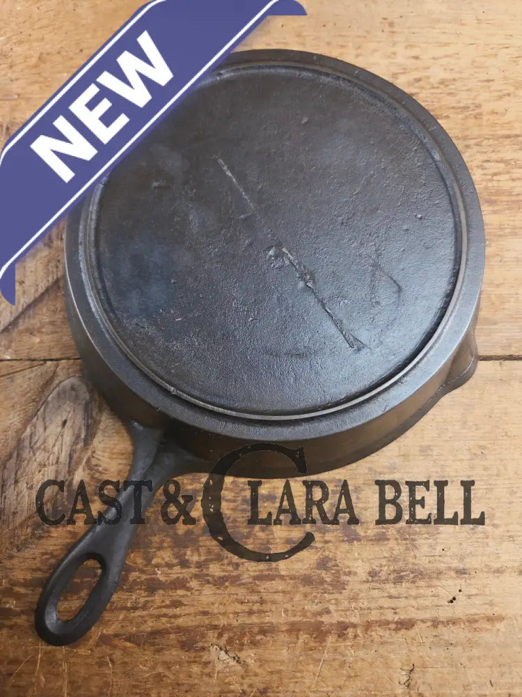 Antique elegant gate-marked unknown #8 skillet. Awesome piece of history Est 1880’s Era. Flat handle raised #8 Pattern.