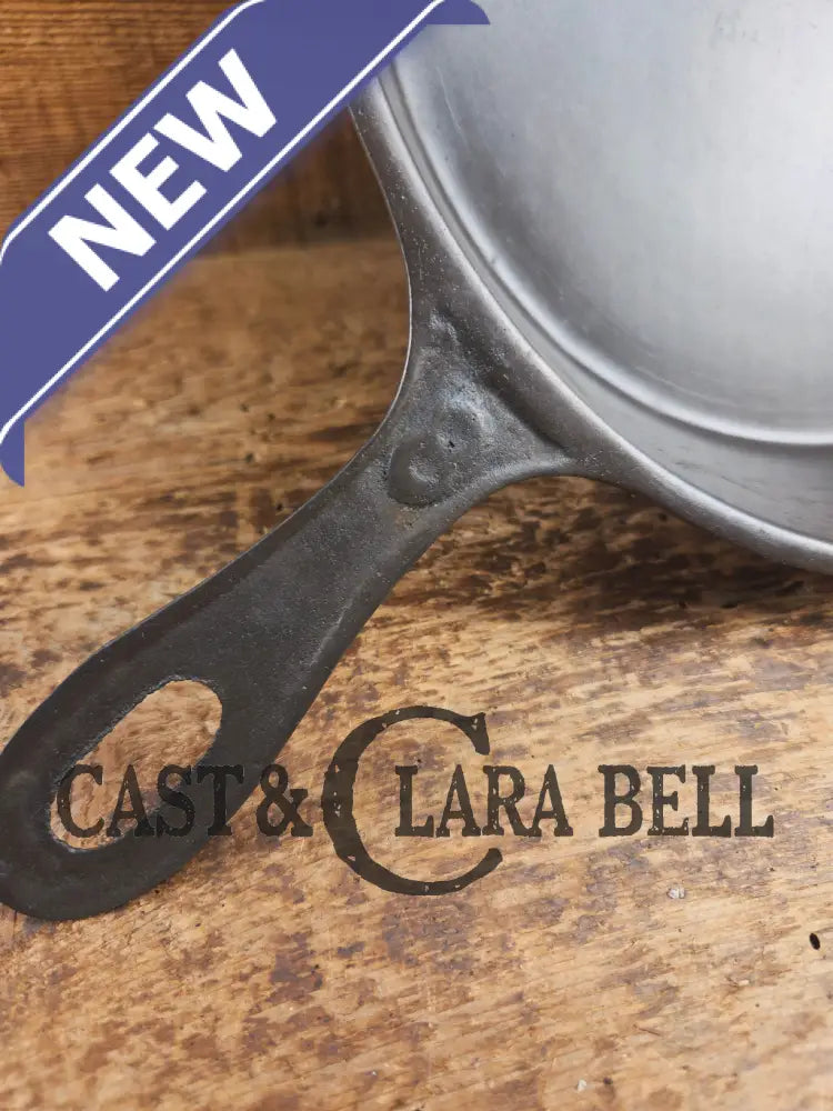 Antique elegant gate-marked unknown #8 skillet. Awesome piece of history Est 1880’s Era. Flat handle raised #8 Pattern.