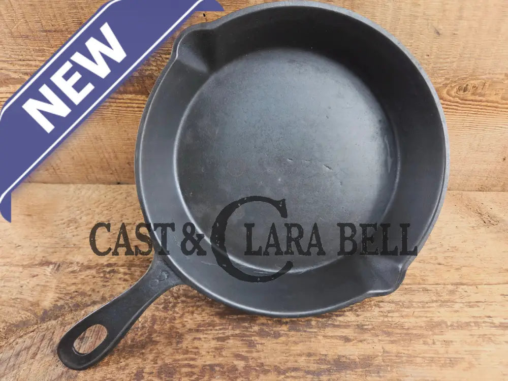 Antique elegant gate-marked unknown #8 skillet. Wonderfully preserved. Est 1880βs Era. Flat handle # Pattern Skillet