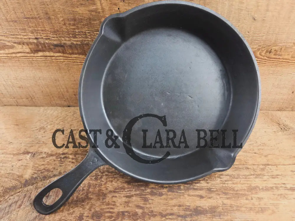 Antique elegant gate-marked unknown #8 skillet. Wonderfully preserved. Est 1880βs Era. Flat handle # Pattern Skillet