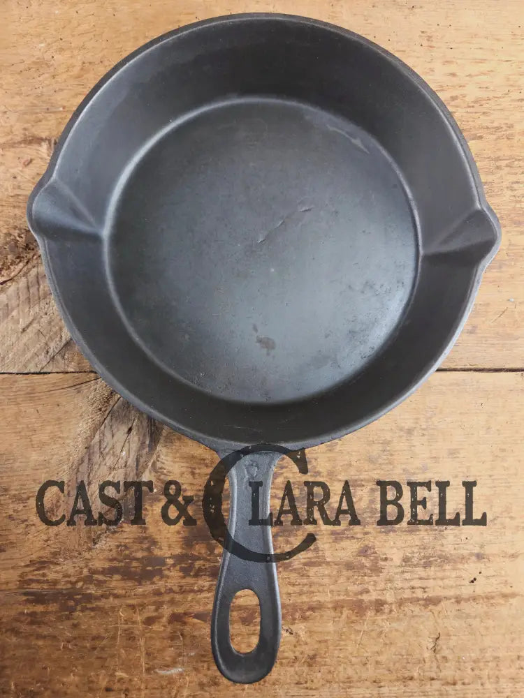 Antique elegant gate-marked unknown #8 skillet. Wonderfully preserved. Est 1880βs Era. Flat handle # Pattern Skillet