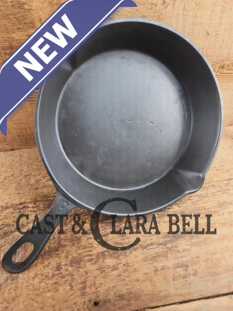 Antique elegant gate-marked unknown #8 skillet. Wonderfully preserved. Est 1880βs Era. Flat handle # Pattern Skillet