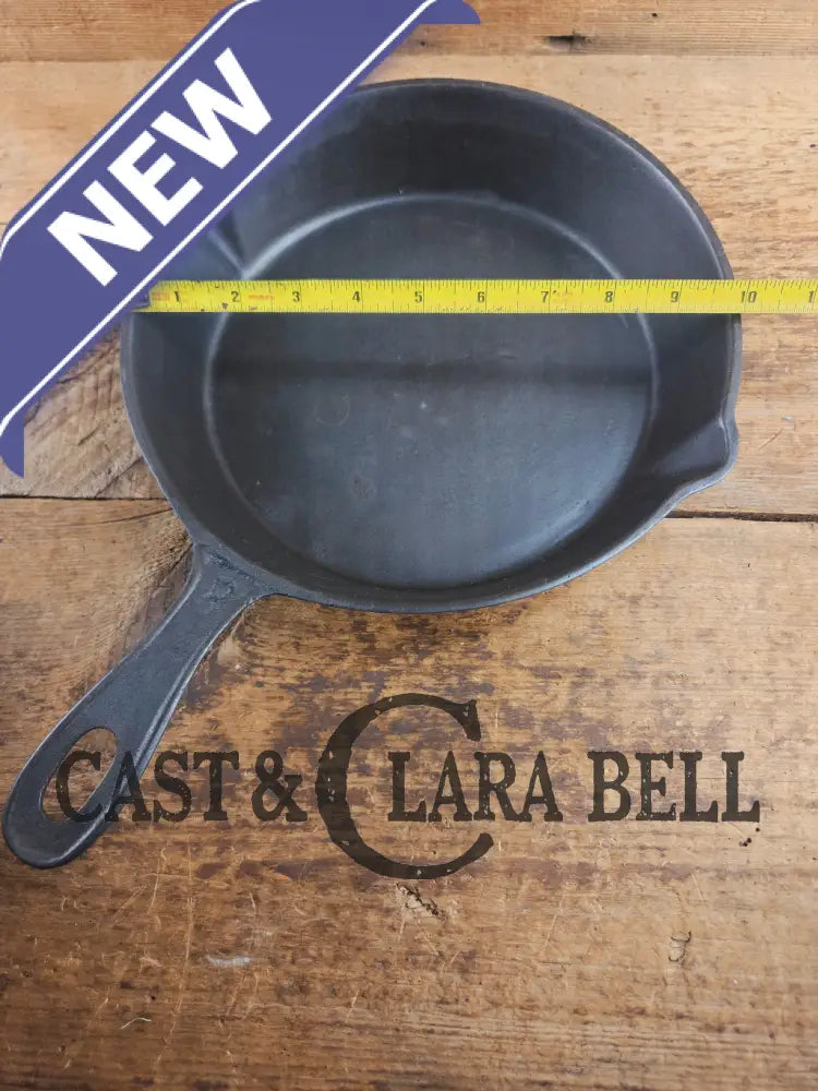 Antique elegant gate-marked unknown #8 skillet. Wonderfully preserved. Est 1880’s Era. Flat handle # Pattern Skillet