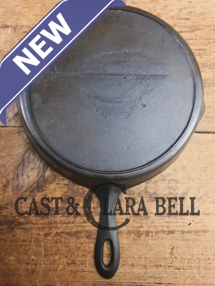 Antique elegant gate-marked unknown #9 skillet. Amazing condition Est 1880’s Era. Flat handle raised #9 Pattern Skillet