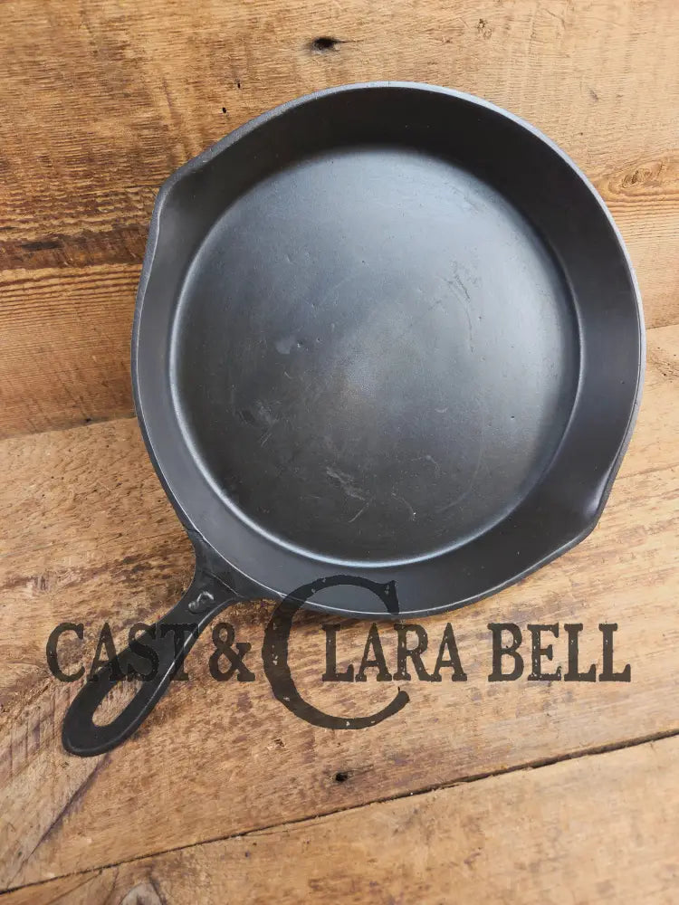 Antique elegant gate-marked unknown #9 skillet. Amazing condition Est 1880’s Era. Flat handle raised #9 Pattern Skillet