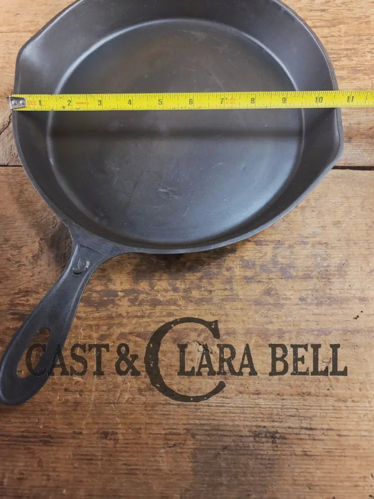 Antique elegant gate-marked unknown #9 skillet. Amazing condition Est 1880’s Era. Flat handle raised #9 Pattern Skillet