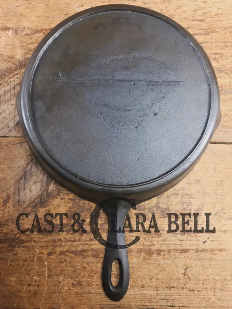 Antique elegant gate-marked unknown #9 skillet. Amazing condition Est 1880’s Era. Flat handle raised #9 Pattern Skillet
