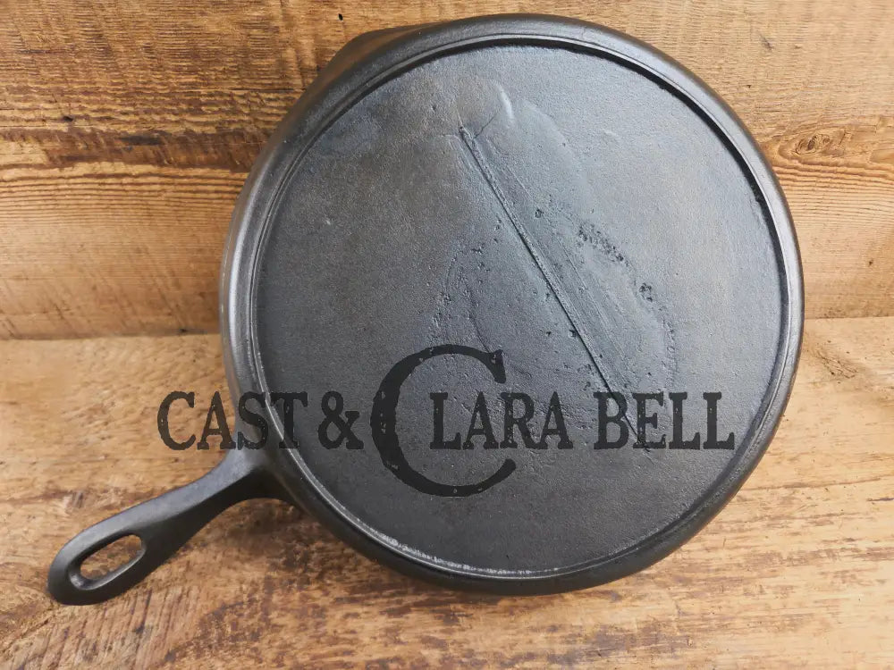 Antique elegant gate-marked unknown #9 skillet. Amazing condition Est 1880’s Era. Flat handle raised #9 Pattern Skillet
