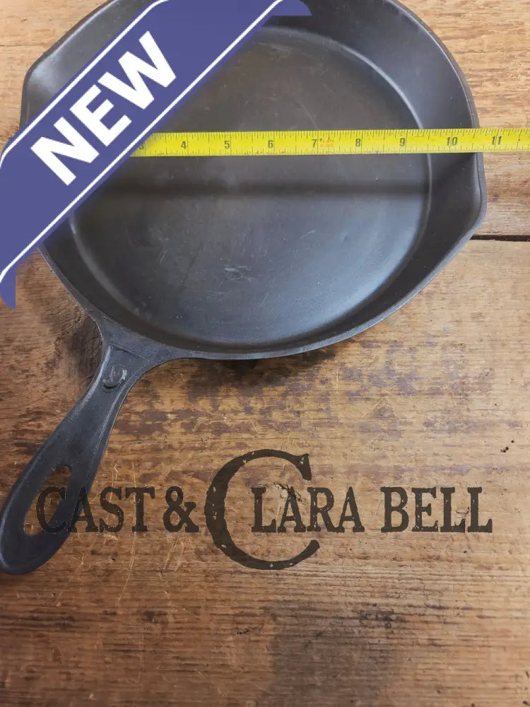 Antique elegant gate-marked unknown #9 skillet. Amazing condition Est 1880’s Era. Flat handle raised #9 Pattern Skillet