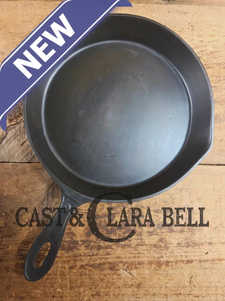 Antique elegant gate-marked unknown #9 skillet. Amazing condition Est 1880’s Era. Flat handle raised #9 Pattern Skillet