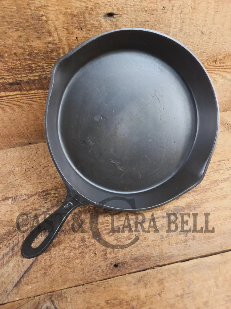 Antique elegant gate-marked unknown #9 skillet. Amazing condition Est 1880’s Era. Flat handle raised #9 Pattern Skillet