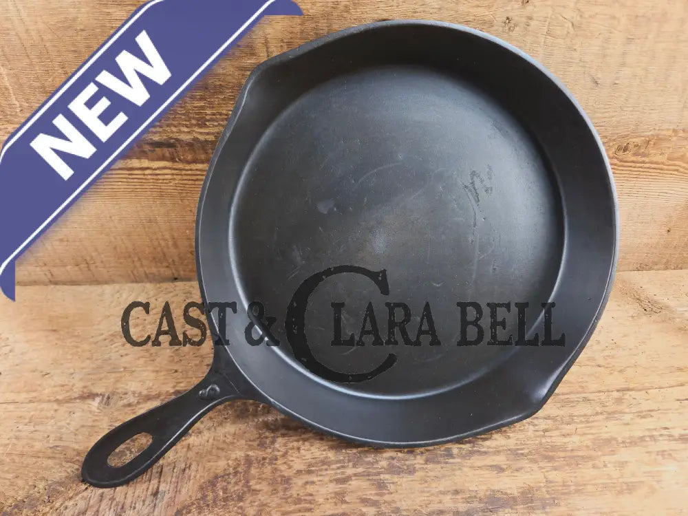 Antique elegant gate-marked unknown #9 skillet. Amazing condition Est 1880’s Era. Flat handle raised #9 Pattern Skillet