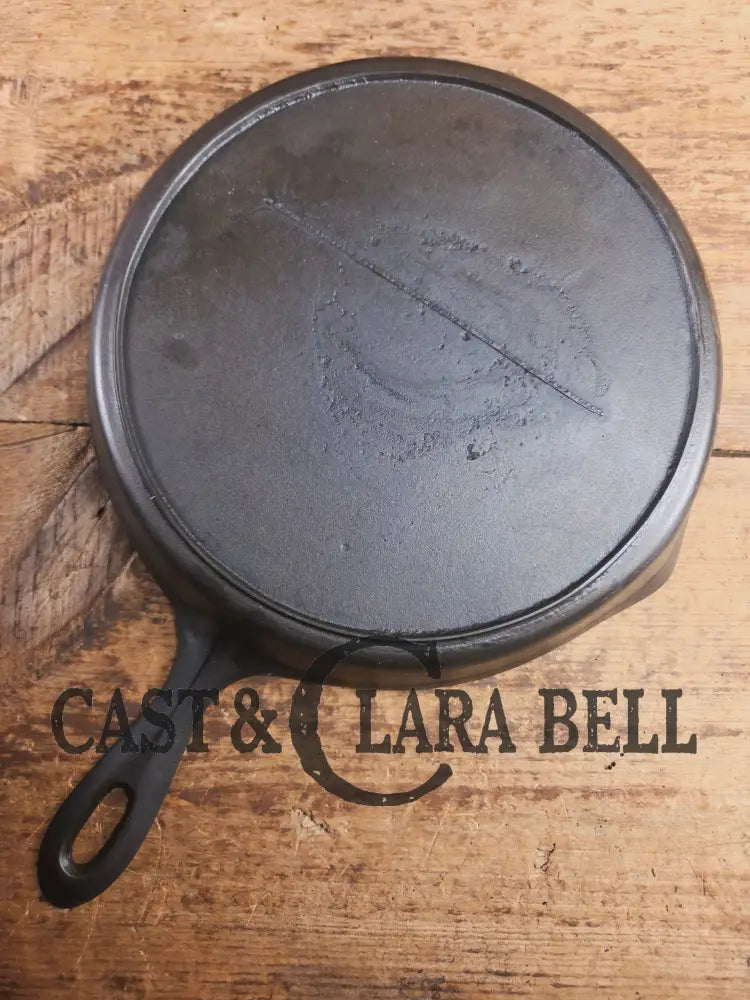 Antique elegant gate-marked unknown #9 skillet. Amazing condition Est 1880’s Era. Flat handle raised #9 Pattern Skillet