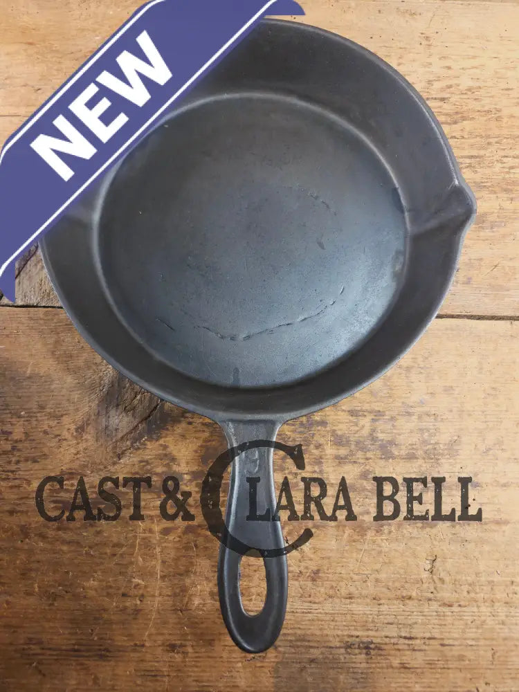 Antique elegant gate-marked unknown #9 skillet. Wonderfully preserved. Est 1880’s Era. Flat handle #7 Pattern Skillet