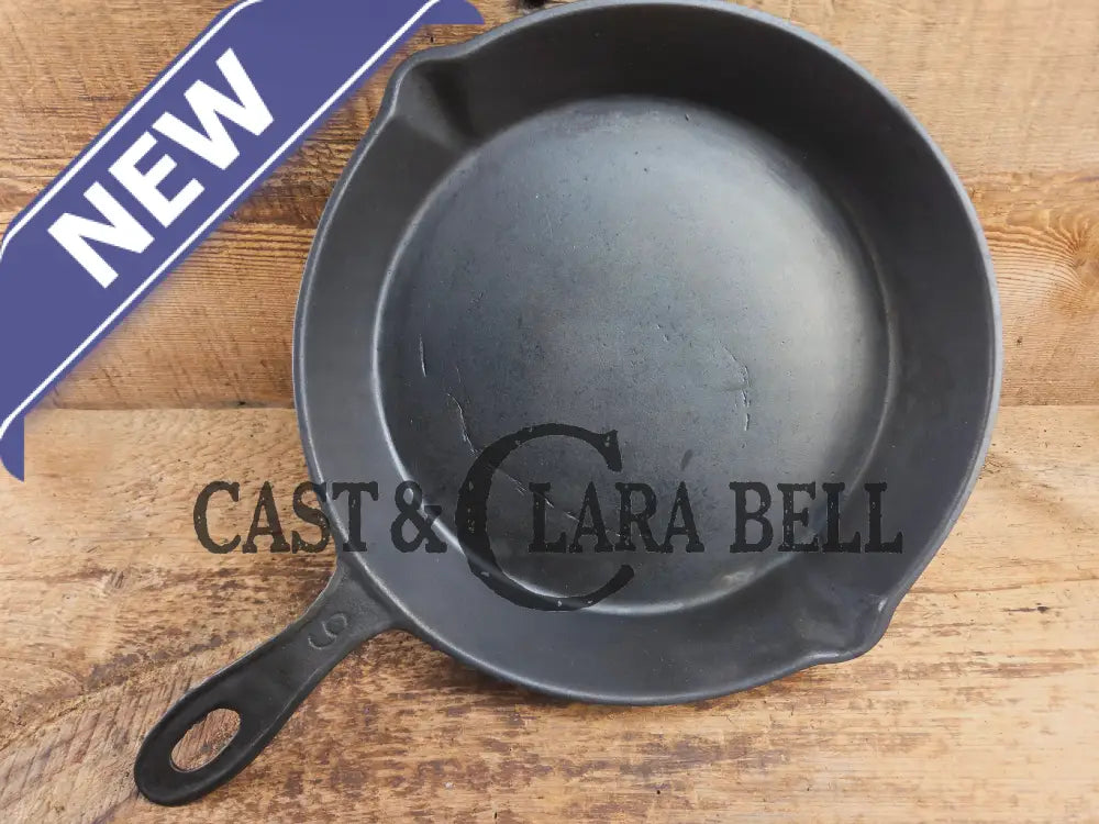 Antique elegant gate-marked unknown #9 skillet. Wonderfully preserved. Est 1880’s Era. Flat handle #7 Pattern Skillet