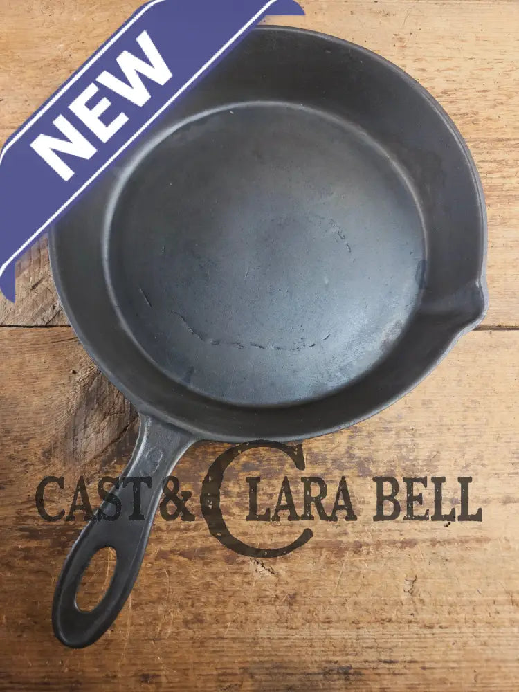 Antique elegant gate-marked unknown #9 skillet. Wonderfully preserved. Est 1880’s Era. Flat handle #7 Pattern Skillet