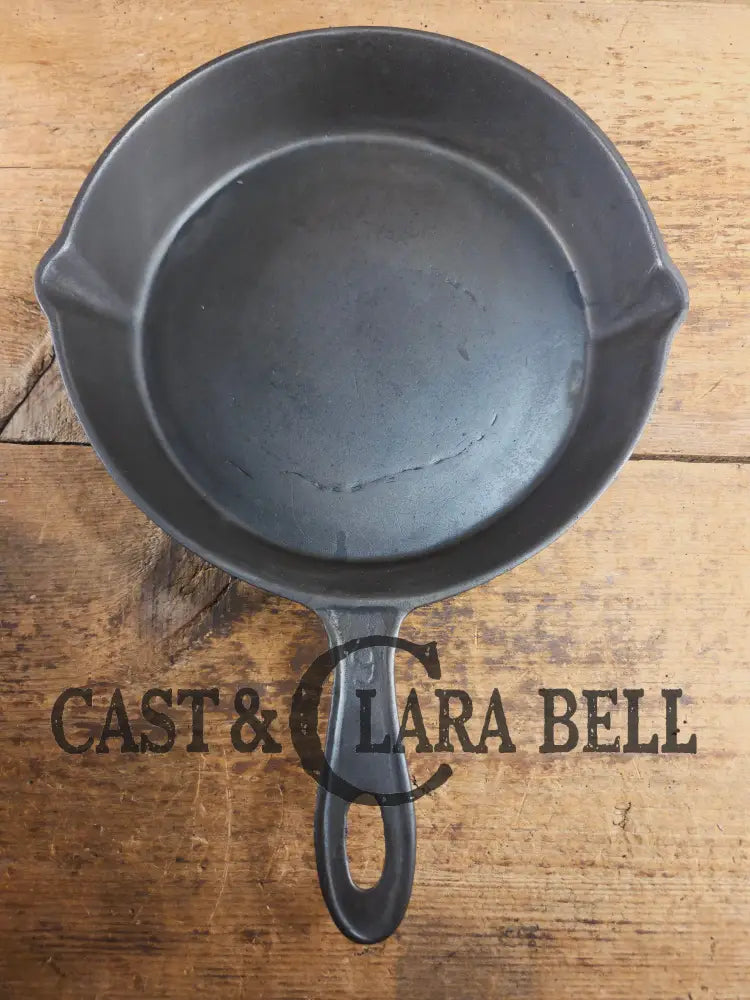 Antique elegant gate-marked unknown #9 skillet. Wonderfully preserved. Est 1880’s Era. Flat handle #7 Pattern Skillet