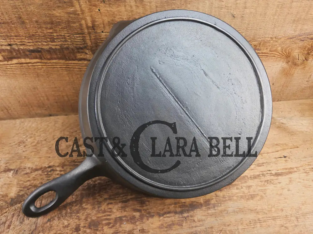 Antique elegant gate-marked unknown #9 skillet. Wonderfully preserved. Est 1880’s Era. Flat handle #7 Pattern Skillet