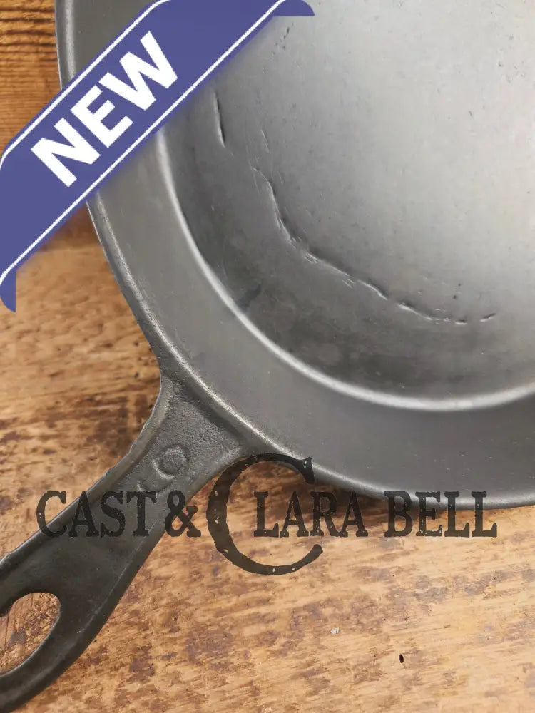 Antique elegant gate-marked unknown #9 skillet. Wonderfully preserved. Est 1880’s Era. Flat handle #7 Pattern Skillet